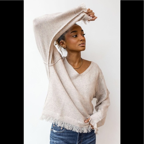 Beautiful Soft V-Neck Loose Fit Knitted Sweater W/Fringe Cuff & Trim Hi-Quality - Picture 8 of 10